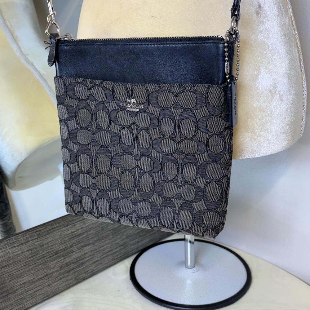 Coach Kitt Messenger Crossbody Bag Black & Signature Polished Pebble Leather